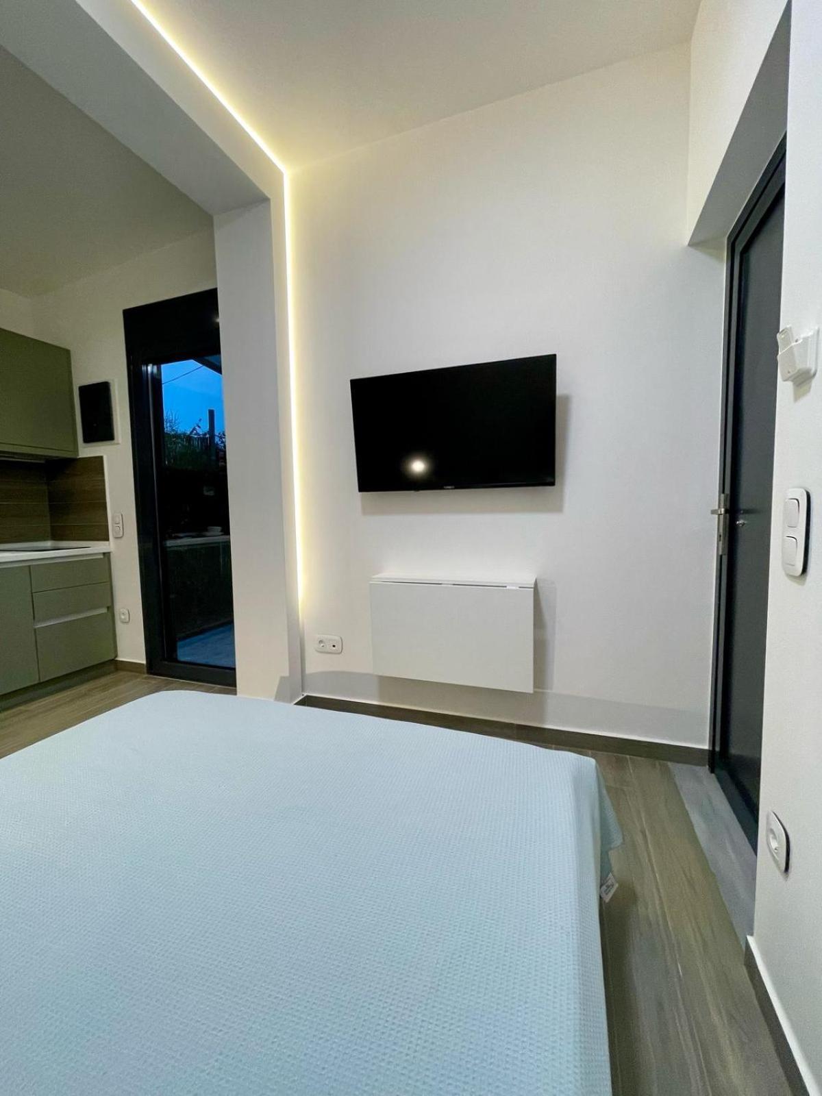 Agora Lx Studios & Suites Thessaloniki Exterior photo